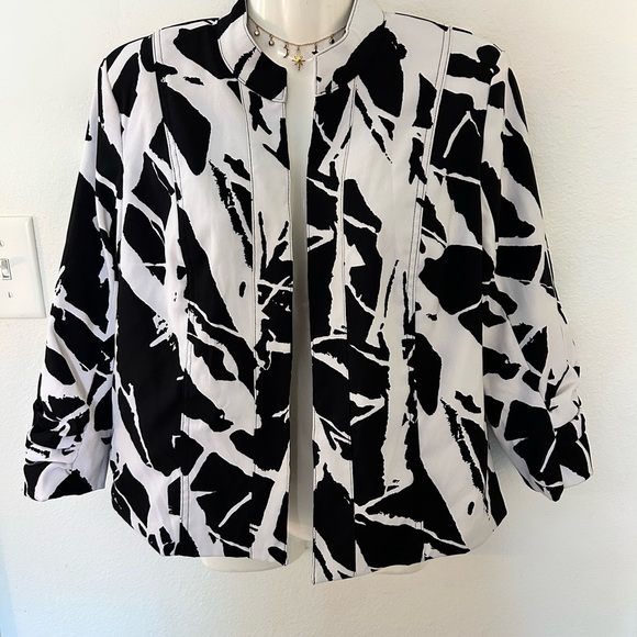 Black and White Abstract blazer - Picture 1 of 1